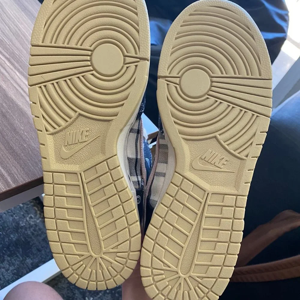 Nike × Travis Scott - Picture 7 of 13